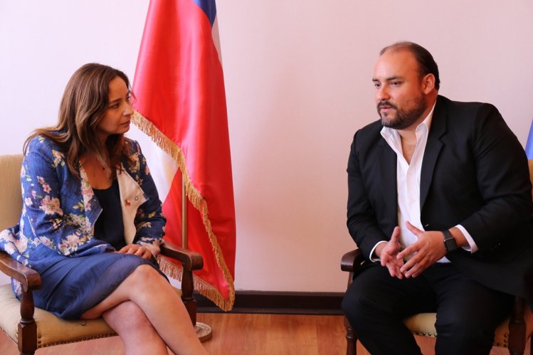 CONSEJO REGIONAL EN PLENO Y MUNICIPIOS ENTRE LOS SALUDOS PROTOCOLARES A LA INTENDENTA LUCÍA PINTO