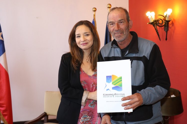 INTENDENTA LUCÍA PINTO ENTREGA PENSIONES DE GRACIA A FAMILIAS DE COQUIMBO