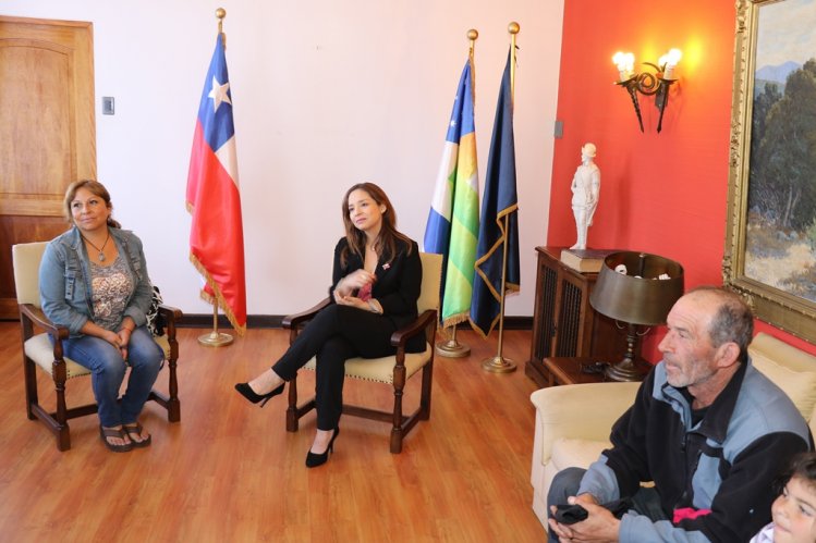 INTENDENTA LUCÍA PINTO ENTREGA PENSIONES DE GRACIA A FAMILIAS DE COQUIMBO