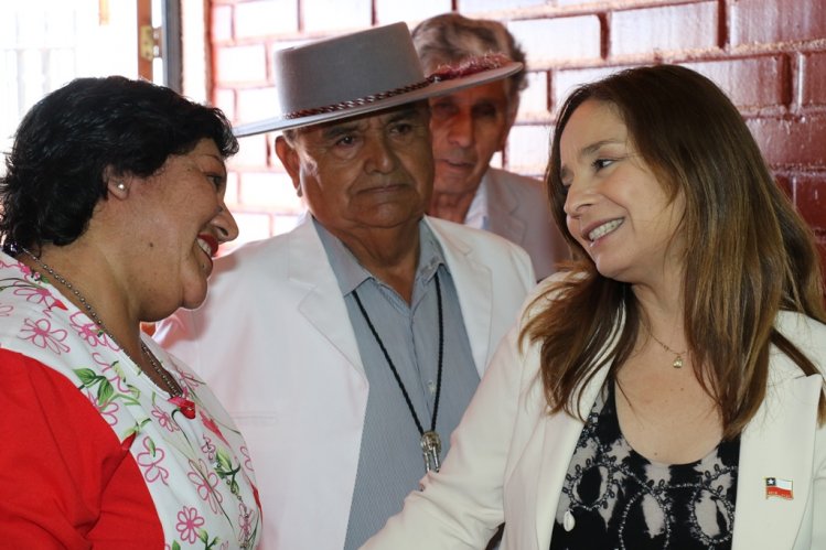 ADULTOS MAYORES DE LAS COMPAÑÍAS COMPARTEN CON INTENDENTA LUCÍA PINTO