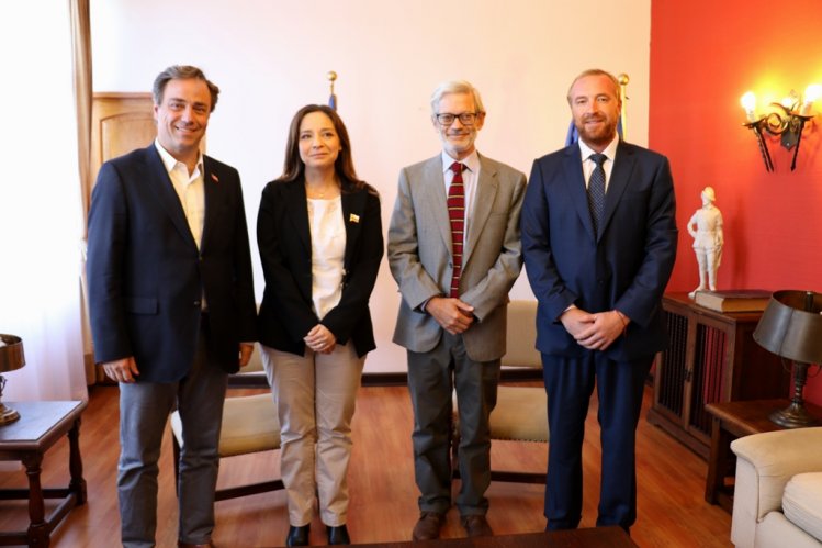 GOBIERNO REIMPULSARÁ PROYECTO PARA PROTEGER EL FARO MONUMENTAL DE LA SERENA