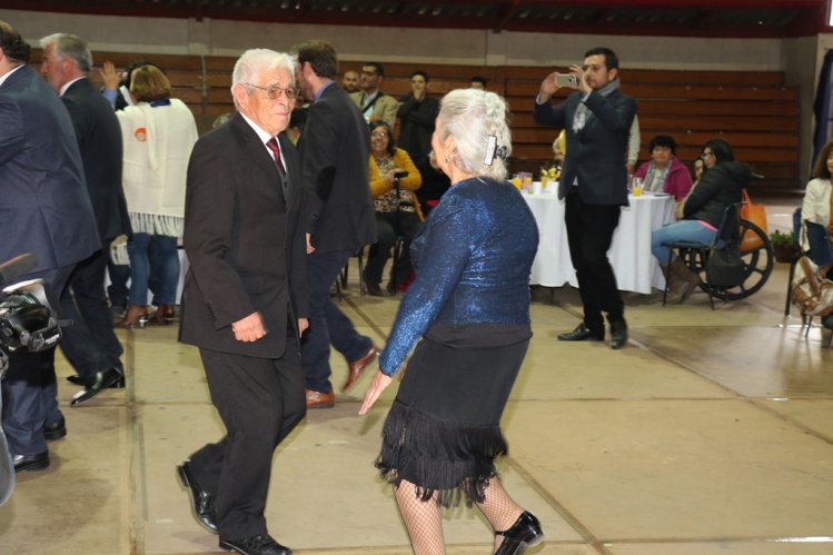 ADULTOS MAYORES DE COQUIMBO DISFRUTAN MASIVA FIESTA EN MALÓN DE BIENVENIDA DEL PROGRAMA VÍNCULOS