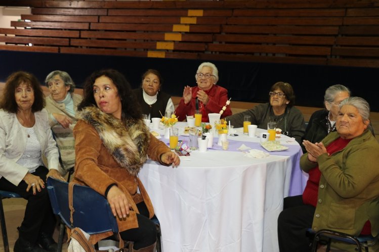 ADULTOS MAYORES DE COQUIMBO DISFRUTAN MASIVA FIESTA EN MALÓN DE BIENVENIDA DEL PROGRAMA VÍNCULOS
