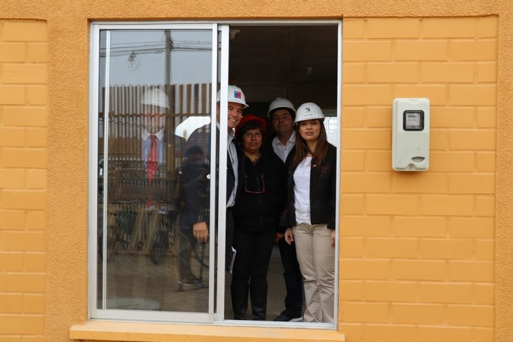 FAMILIAS DEL SECTOR “EL SAUCE” DE COQUIMBO CONOCIERON EL PILOTO DE SU FUTURA VIVIENDA