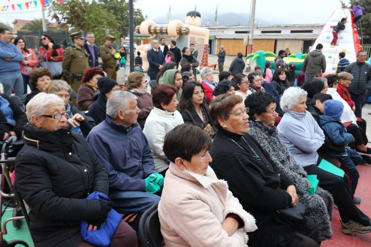 VECINOS DE LA POBLACIÓN JUAN XXIII CELEBRARON LA NUEVA IMAGEN DE SU BARRIO
