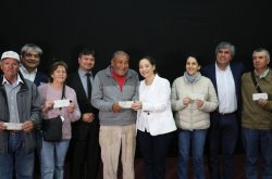 GOBIERNO ENTREGA APOYO ECONÓMICO A PRODUCTORES AGRÍCOLAS DE VICUÑA PARA POTENCIAR SUS EMPRENDIMIENTOS