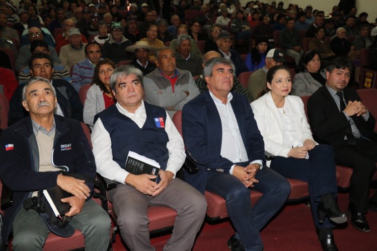 GOBIERNO ENTREGA APOYO ECONÓMICO A PRODUCTORES AGRÍCOLAS DE VICUÑA PARA POTENCIAR SUS EMPRENDIMIENTOS