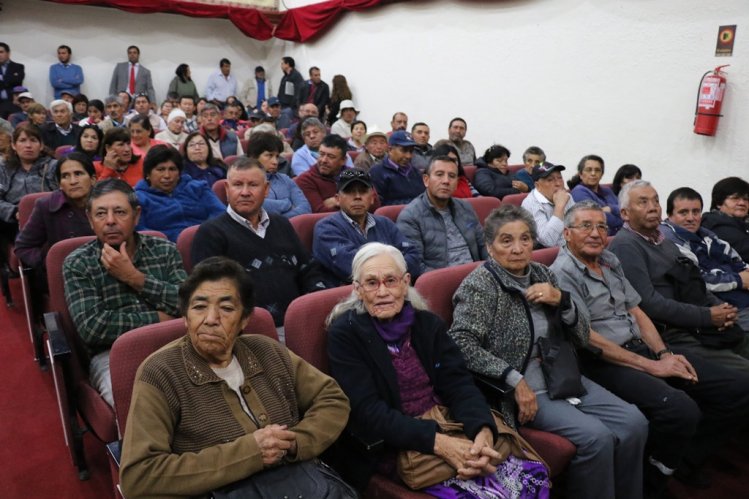 GOBIERNO ENTREGA APOYO ECONÓMICO A PRODUCTORES AGRÍCOLAS DE VICUÑA PARA POTENCIAR SUS EMPRENDIMIENTOS