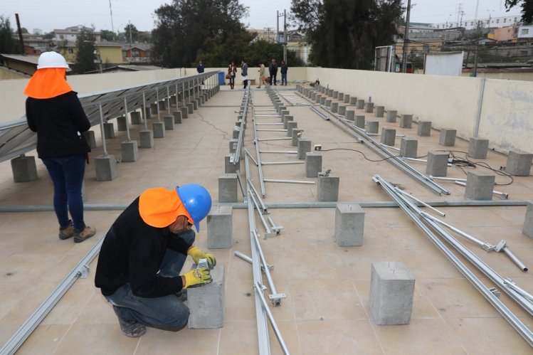LICEO TÉCNICO PROFESIONAL DE COQUIMBO IMPLEMENTA SISTEMA DE ABASTECIMIENTO DE ENERGÍA SOLAR