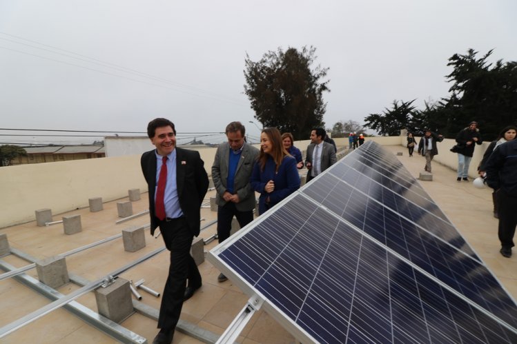 LICEO TÉCNICO PROFESIONAL DE COQUIMBO IMPLEMENTA SISTEMA DE ABASTECIMIENTO DE ENERGÍA SOLAR