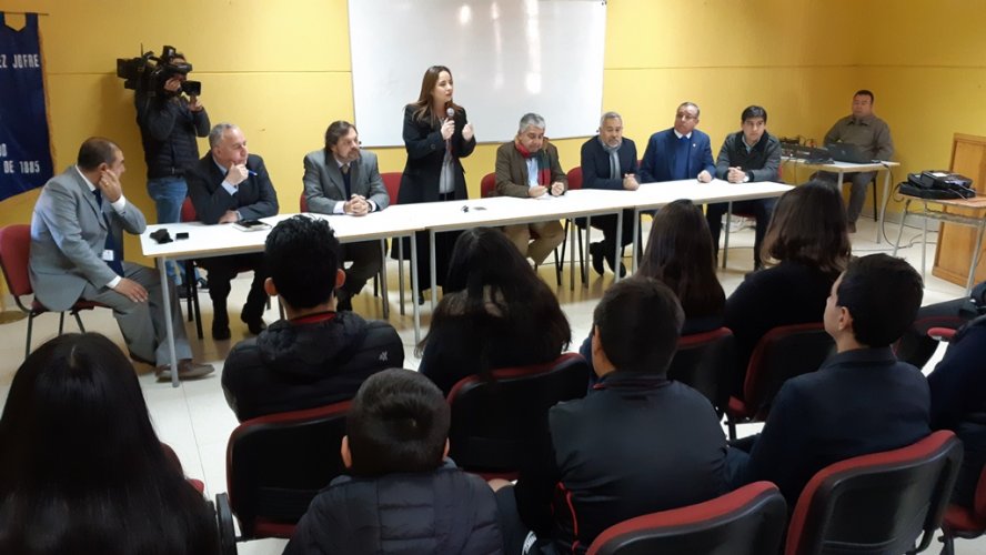 INTENDENTA LUCIA PINTO REMARCA MENSAJE PRESIDENCIAL CON ESTUDIANTES SECUNDARIOS DE OVALLE