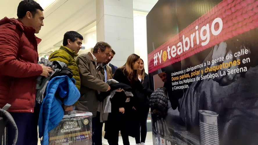 INICIATIVA PÚBLICO-PRIVADA BUSCA REUNIR MÁS DE 1500 PRENDAS DE VESTIR PARA PERSONAS EN SITUACIÓN DE CALLE