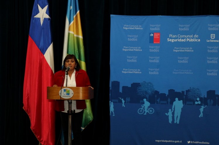 VECINOS DE LA SERENA SE AGRUPAN Y CAPACITAN EN EL COMBATE A LA DELINCUENCIA