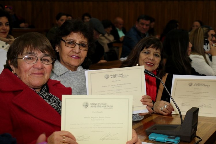 VECINOS DE LA SERENA SE AGRUPAN Y CAPACITAN EN EL COMBATE A LA DELINCUENCIA