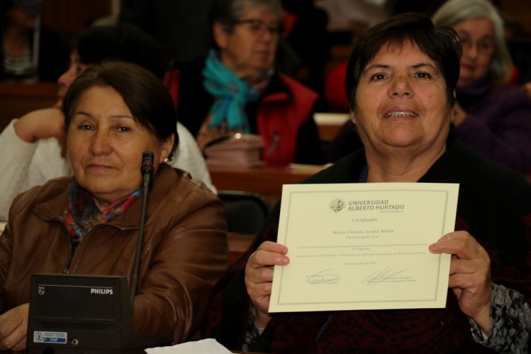 VECINOS DE LA SERENA SE AGRUPAN Y CAPACITAN EN EL COMBATE A LA DELINCUENCIA