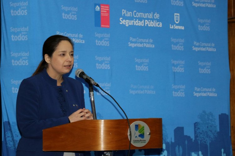 VECINOS DE LA SERENA SE AGRUPAN Y CAPACITAN EN EL COMBATE A LA DELINCUENCIA