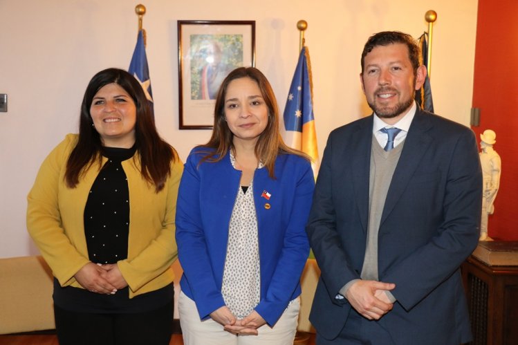 INTENDENTA LUCÍA PINTO PRESENTA A LA NUEVA DIRECTORA REGIONAL DE FOSIS