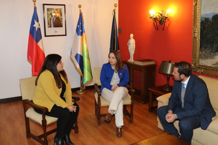INTENDENTA LUCÍA PINTO PRESENTA A LA NUEVA DIRECTORA REGIONAL DE FOSIS