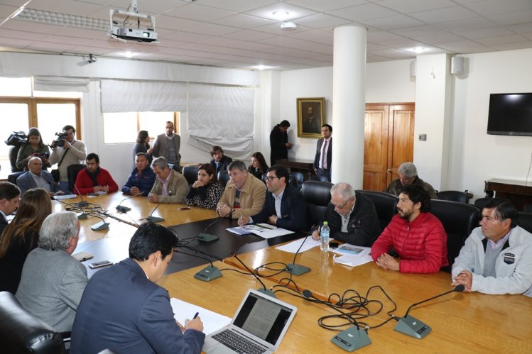 GOBIERNO ANALIZA HERRAMIENTAS PARA APOYAR A PRODUCTORES DE UVA DE MESA DE ELQUI Y LIMARÍ