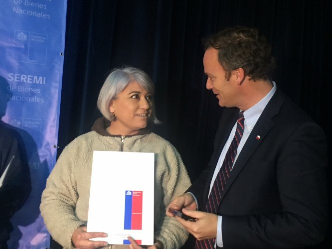 GOBIERNO ENTREGÓ SUS ANHELADOS TÍTULOS DE DOMINIO A 60 FAMILIAS DE COQUIMBO