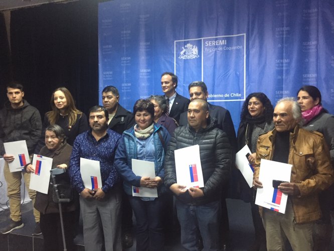 GOBIERNO ENTREGÓ SUS ANHELADOS TÍTULOS DE DOMINIO A 60 FAMILIAS DE COQUIMBO