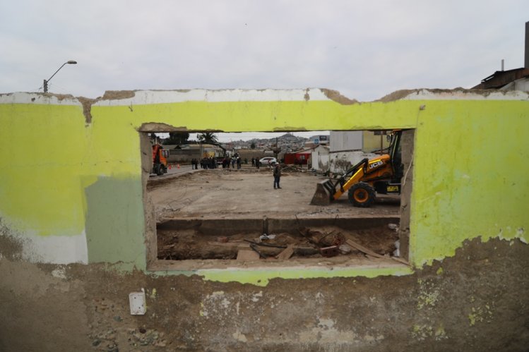 DEMOLICIÓN DE EDIFICACIONES DAÑADAS AGILIZA TRABAJOS DE RECONSTRUCCIÓN EN SECTOR BAQUEDANO DE COQUIMBO