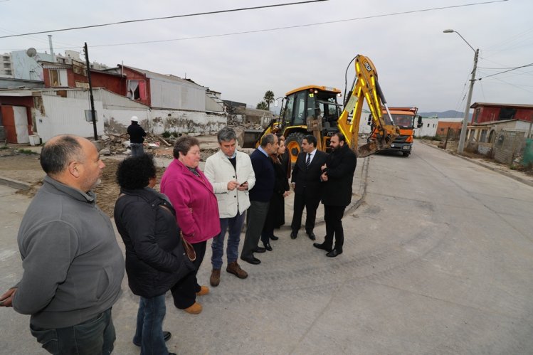 DEMOLICIÓN DE EDIFICACIONES DAÑADAS AGILIZA TRABAJOS DE RECONSTRUCCIÓN EN SECTOR BAQUEDANO DE COQUIMBO