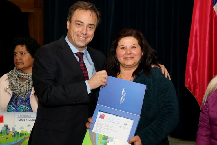 FAMILIAS DE LA SERENA Y COQUIMBO RECIBEN SUBSIDIOS PARA ADQUIRIR SU CASA PROPIA