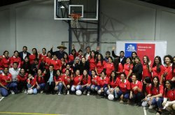 GOBIERNO ENTREGA IMPLEMENTACIÓN DEPORTIVA DE FÚTBOL FEMENINO A CLUBES DE VICUÑA Y PAIHUANO