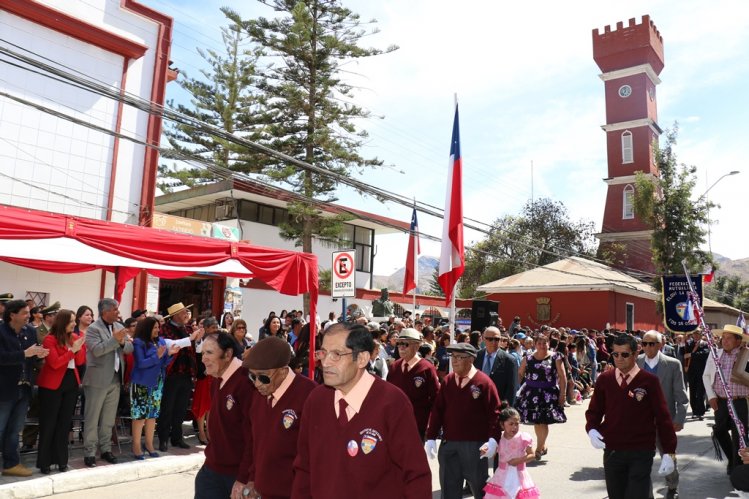 VICUÑA CELEBRA NUEVO ANIVERSARIO PATRIO CON TRADICIONAL DESFILE
