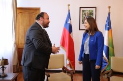 AUTORIDADES REGIONALES SALUDAN A INTENDENTA POR SU CUMPLEAÑOS