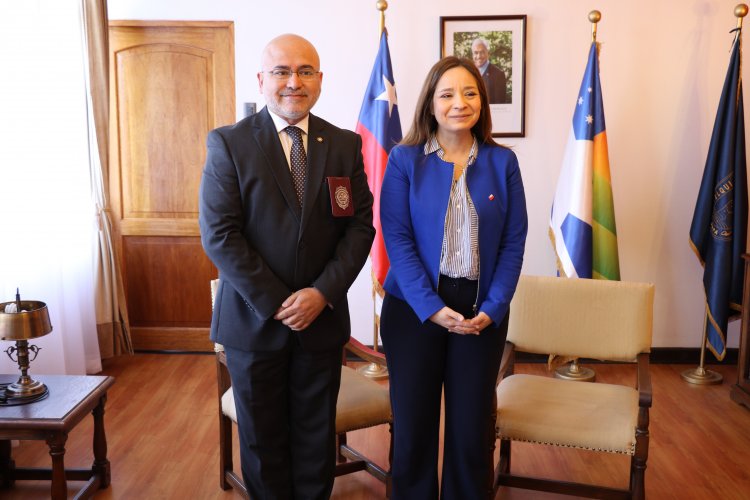 AUTORIDADES REGIONALES SALUDAN A INTENDENTA POR SU CUMPLEAÑOS