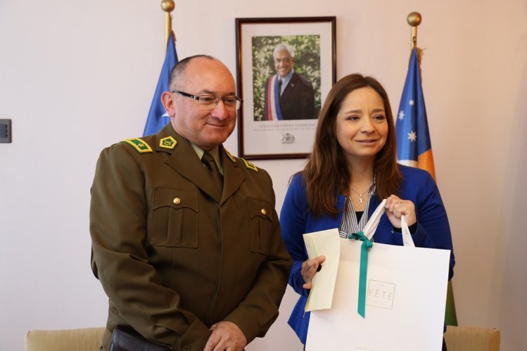 AUTORIDADES REGIONALES SALUDAN A INTENDENTA POR SU CUMPLEAÑOS