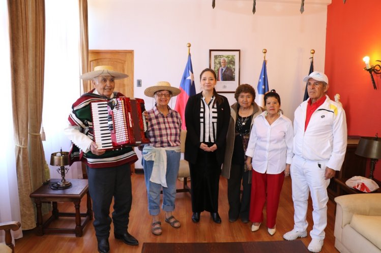 INTENDENTA LUCÍA PINTO RECIBE A GANADORES DE IMPORTANTE CONCURSO DE TALENTOS DE LA SERENA