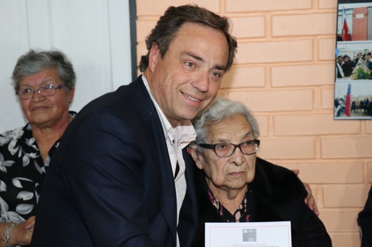 ADULTOS MAYORES DE LA SERENA RECIBEN SUBSIDIOS PARA MEJORAR SUS VIVIENDAS