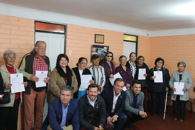 ADULTOS MAYORES DE LA SERENA RECIBEN SUBSIDIOS PARA MEJORAR SUS VIVIENDAS