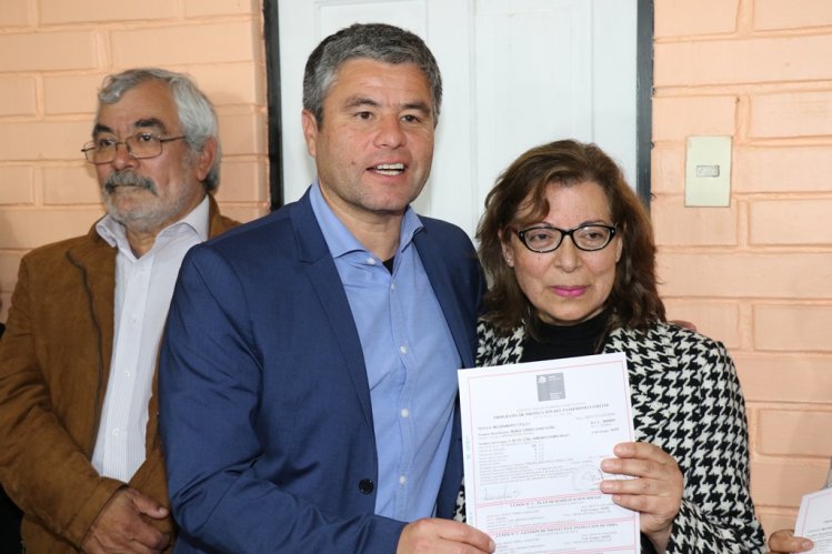 ADULTOS MAYORES DE LA SERENA RECIBEN SUBSIDIOS PARA MEJORAR SUS VIVIENDAS