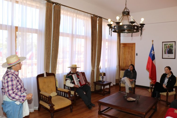 INTENDENTA LUCÍA PINTO RECIBE A GANADORES DE IMPORTANTE CONCURSO DE TALENTOS DE LA SERENA