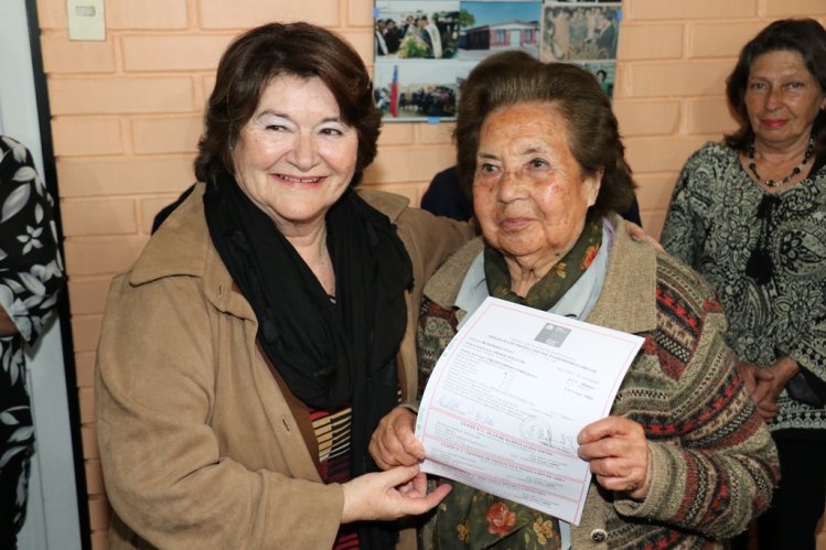 ADULTOS MAYORES DE LA SERENA RECIBEN SUBSIDIOS PARA MEJORAR SUS VIVIENDAS