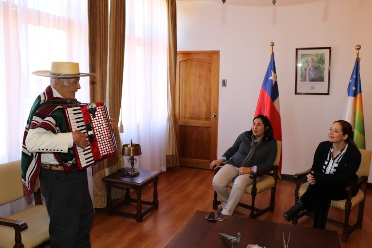 INTENDENTA LUCÍA PINTO RECIBE A GANADORES DE IMPORTANTE CONCURSO DE TALENTOS DE LA SERENA