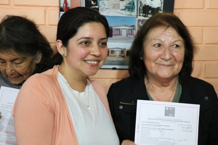 ADULTOS MAYORES DE LA SERENA RECIBEN SUBSIDIOS PARA MEJORAR SUS VIVIENDAS