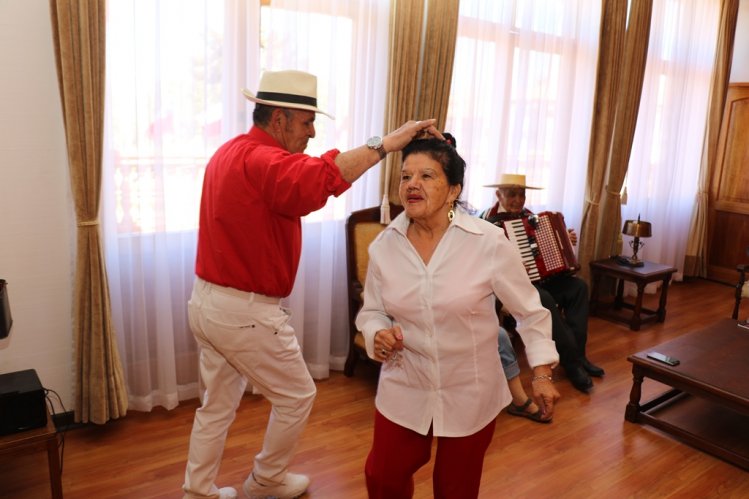INTENDENTA LUCÍA PINTO RECIBE A GANADORES DE IMPORTANTE CONCURSO DE TALENTOS DE LA SERENA
