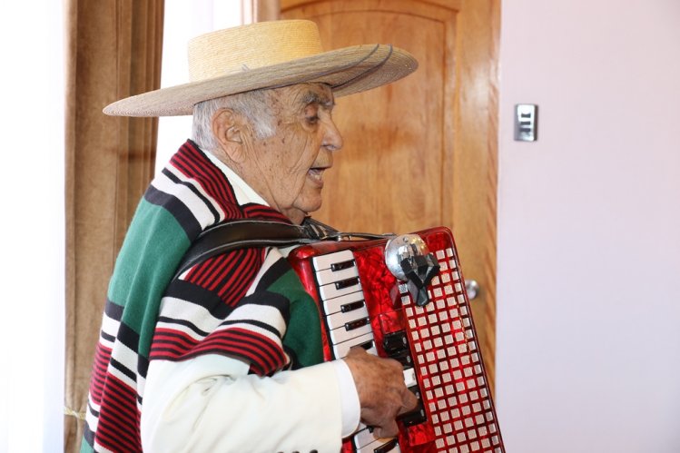 INTENDENTA LUCÍA PINTO RECIBE A GANADORES DE IMPORTANTE CONCURSO DE TALENTOS DE LA SERENA