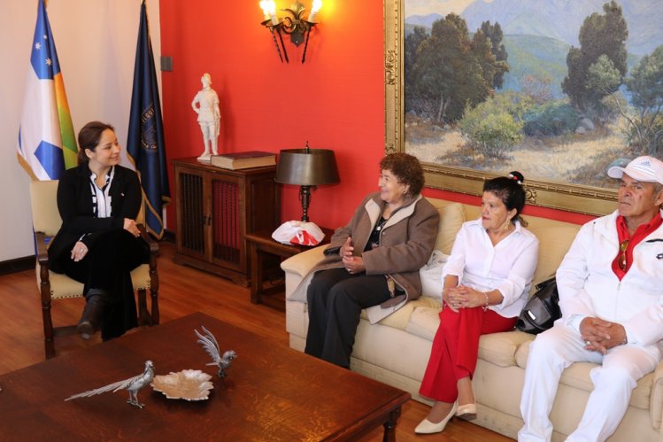 INTENDENTA LUCÍA PINTO RECIBE A GANADORES DE IMPORTANTE CONCURSO DE TALENTOS DE LA SERENA