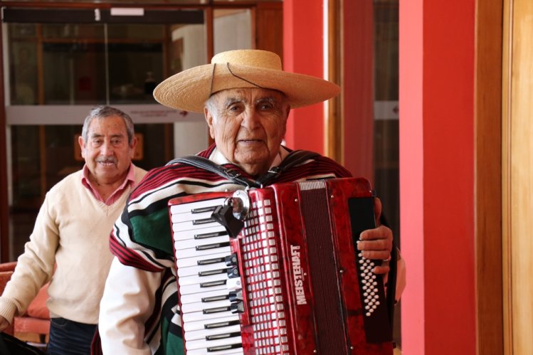 INTENDENTA LUCÍA PINTO RECIBE A GANADORES DE IMPORTANTE CONCURSO DE TALENTOS DE LA SERENA
