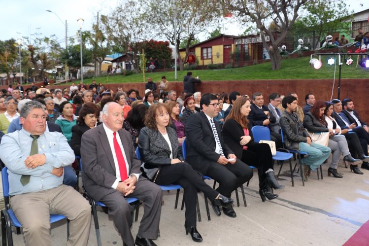 VECINOS DE MONTE PATRIA RECIBEN NUEVOS ESPACIOS PARA LA FAMILIA EN EJE BALMACEDA - OHIGGINS