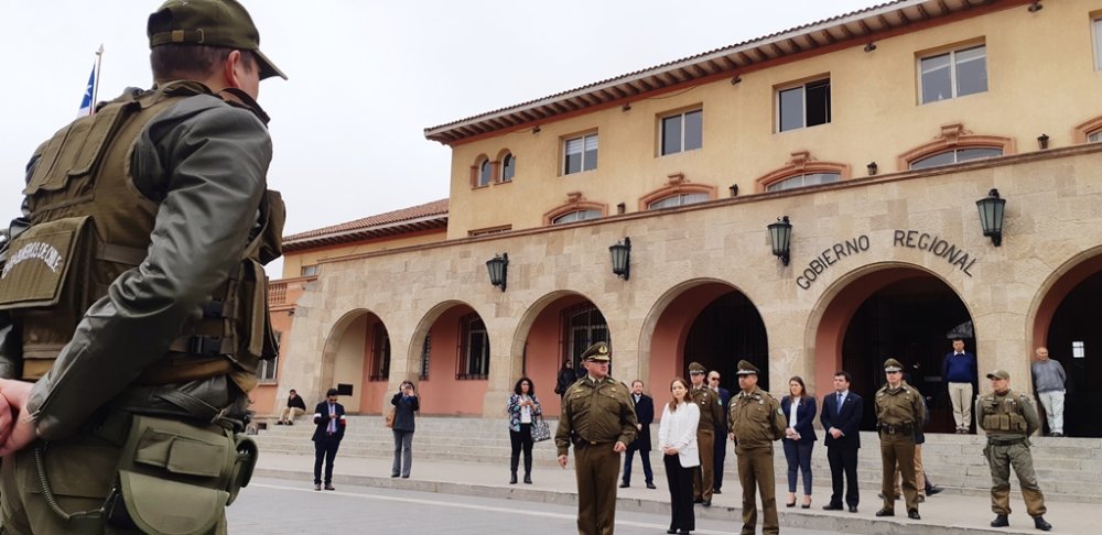 GOBIERNO REFUERZA ACERCAMIENTO ENTRE CARABINEROS Y LA COMUNIDAD CON CAMBIOS DE TURNO EN LA VÍA PÚBLICA