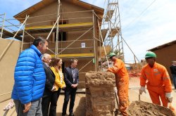 VECINOS Y AUTORIDADES VISITAN OBRAS DE RECUPERACIÓN DE LA CASA DE GABRIELA MISTRAL EN LAS COMPAÑÍAS