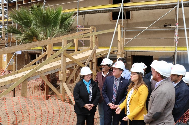 VECINOS Y AUTORIDADES VISITAN OBRAS DE RECUPERACIÓN DE LA CASA DE GABRIELA MISTRAL EN LAS COMPAÑÍAS