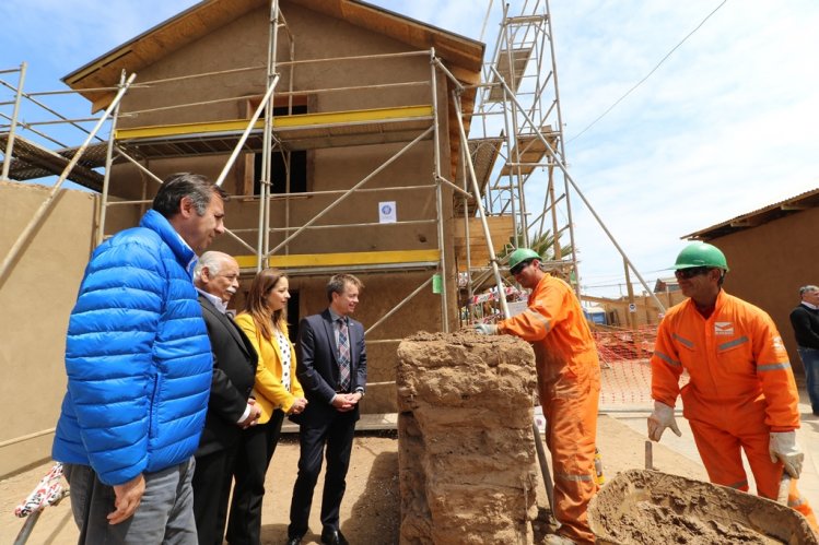 VECINOS Y AUTORIDADES VISITAN OBRAS DE RECUPERACIÓN DE LA CASA DE GABRIELA MISTRAL EN LAS COMPAÑÍAS